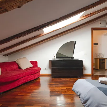 Апартаменты Mansarda Piazza Venezia